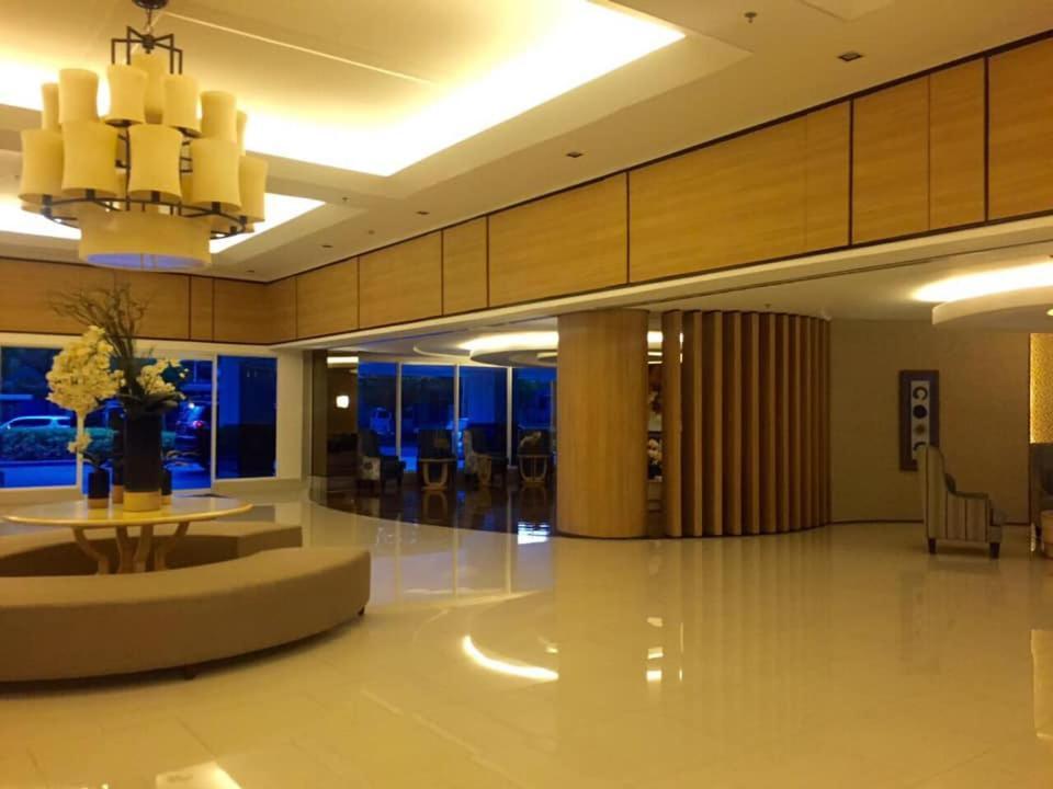 Premiere Haven At Shell Residences Manila Esterno foto